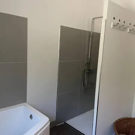 Sartene - - 16 Pers - 8 Pieces - 6 Villa