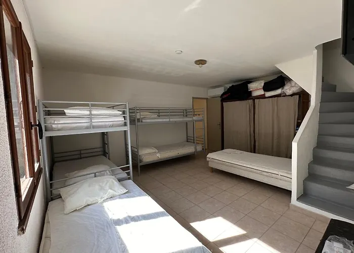 Sartene - - 16 Pers - 8 Pieces - 6 Villa *